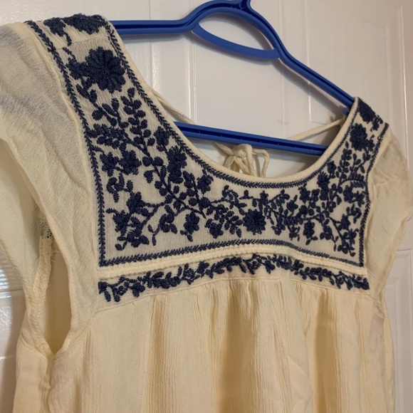 Cream Shift Dress - Picture 4 of 4